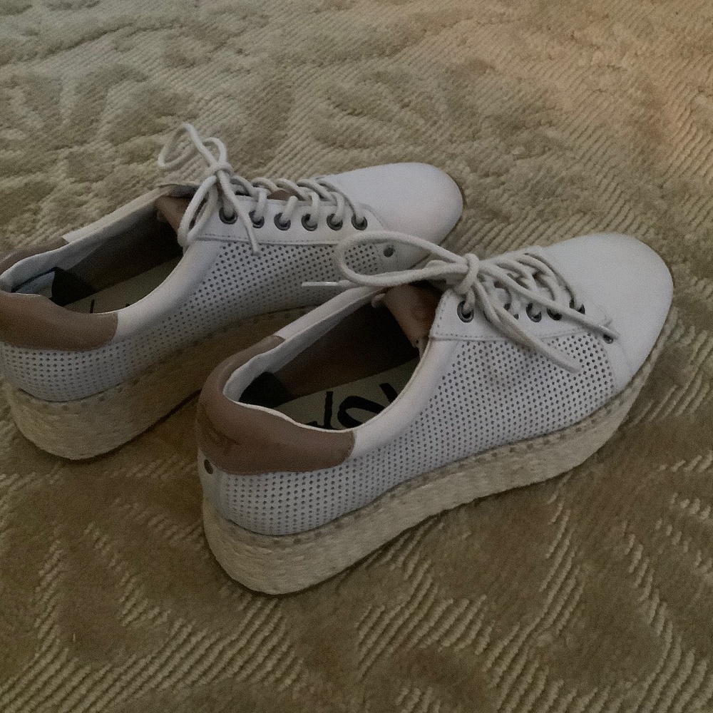 Shoe - Picture 4 of 6